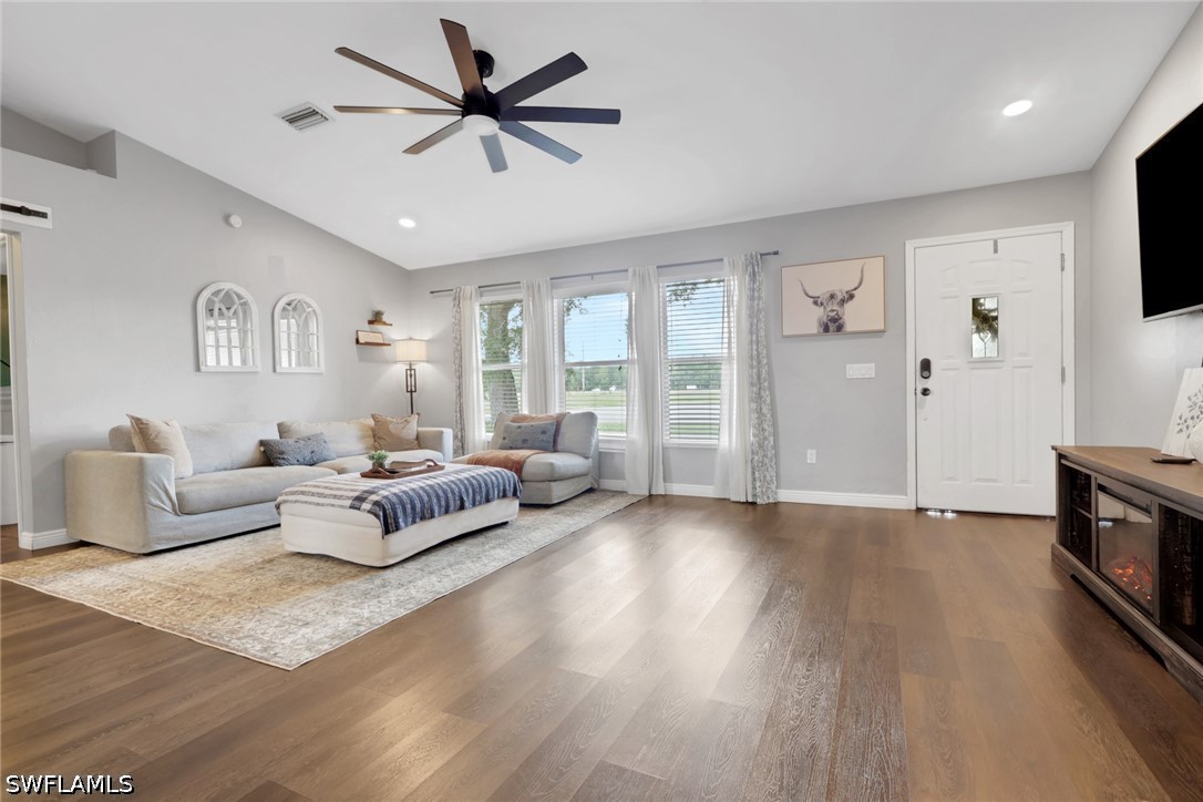 3 Bed SingleFamilyResidence for Sale in Naples, photo 3