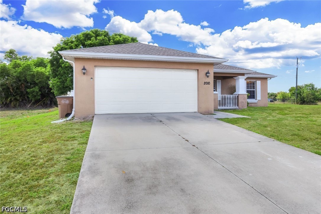 3 Bed SingleFamilyResidence for Sale in Cape Coral, photo 3