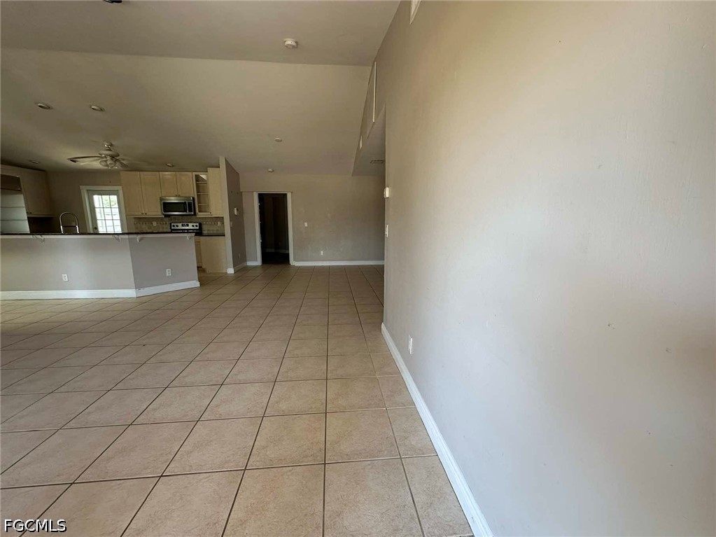 3 Bed SingleFamilyResidence for Sale in Cape Coral, photo 3