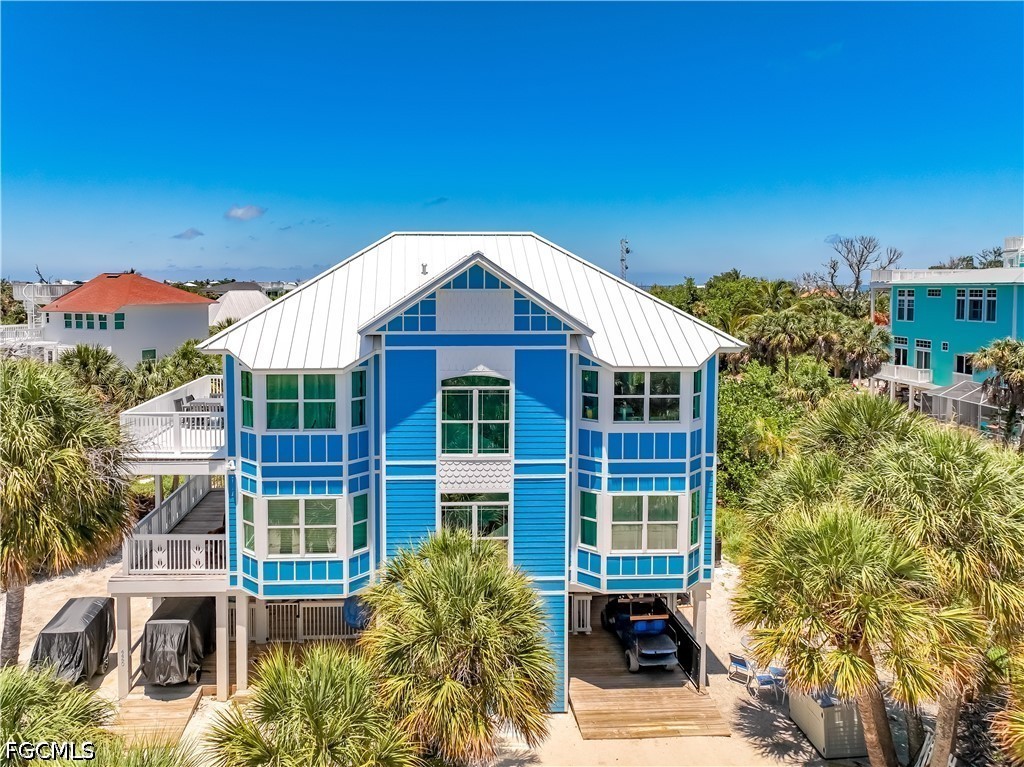 4 Bed Pool Home for Sale in Upper Captiva, photo 3