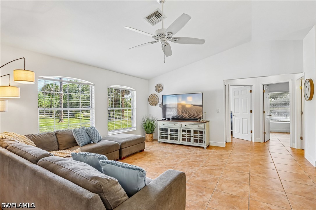 3 Bed SingleFamilyResidence for Sale in Naples, photo 3