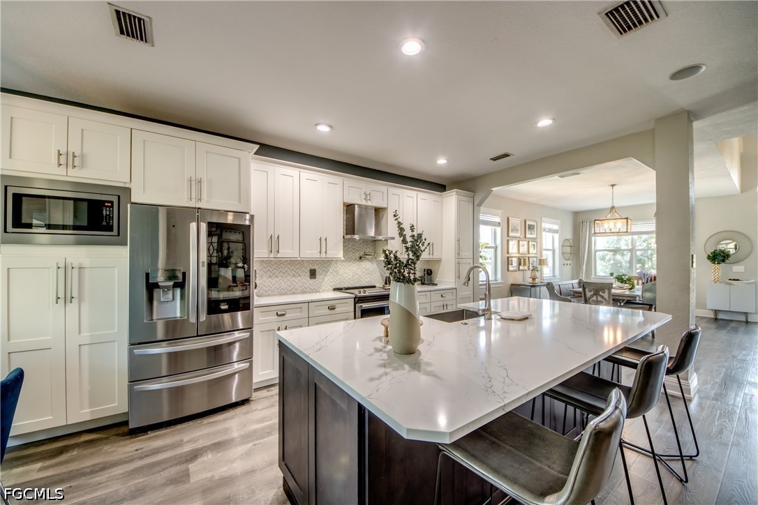 5 Bed SingleFamilyResidence for Sale in Fort Myers, FL — photo 3