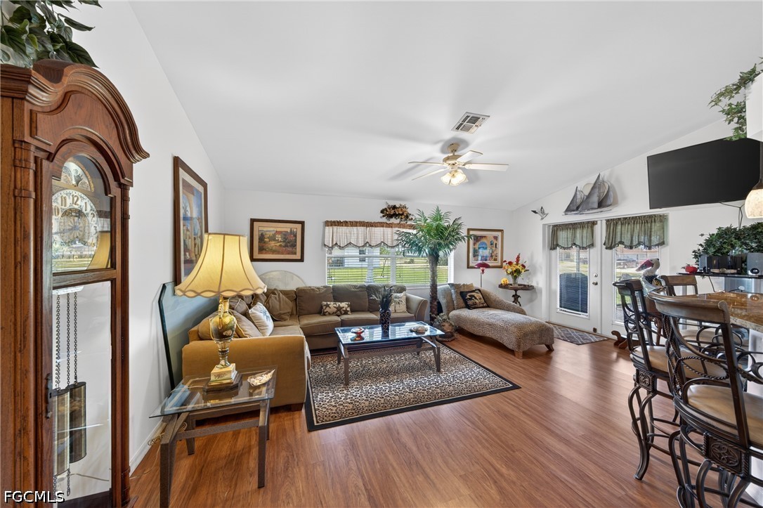 3 Bed SingleFamilyResidence for Sale in Cape Coral, photo 3
