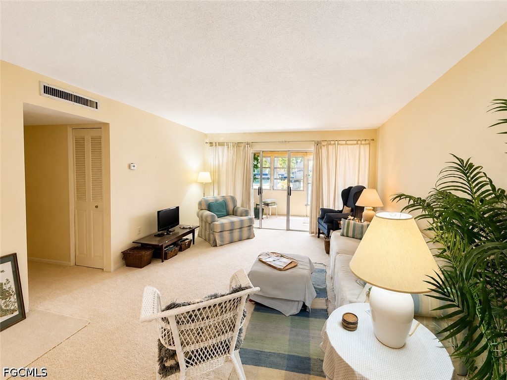 1 Bed Condominium for Sale in Port Charlotte, photo 3