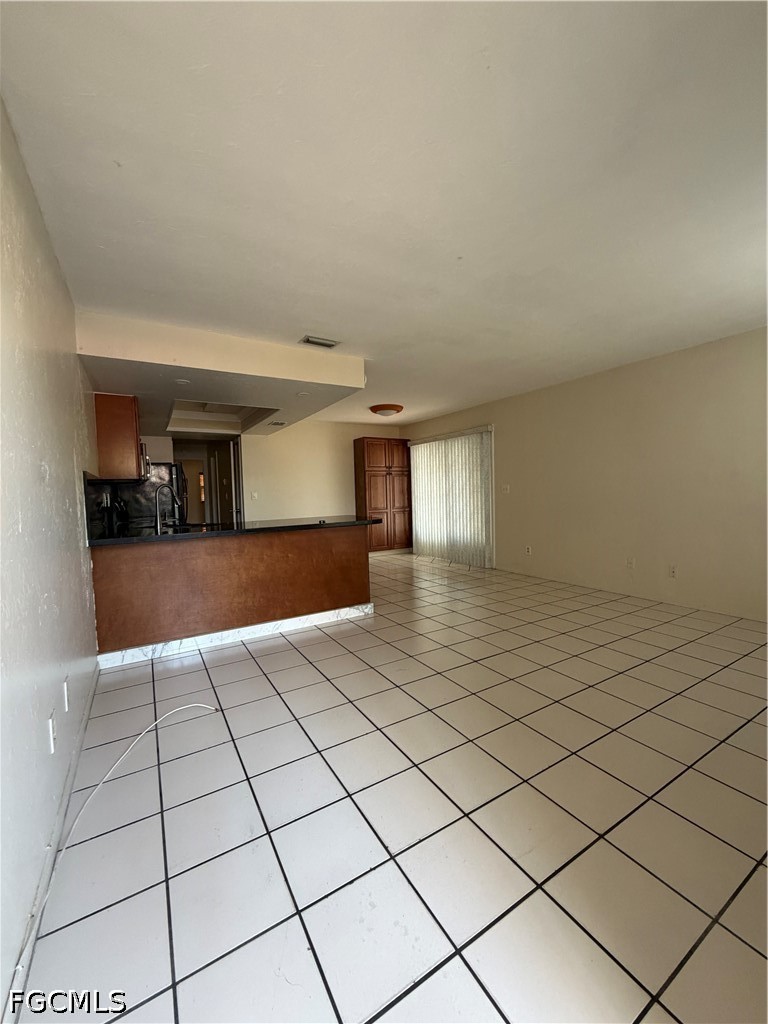 1 Bed Duplex for Sale in Pine Manor, photo 3
