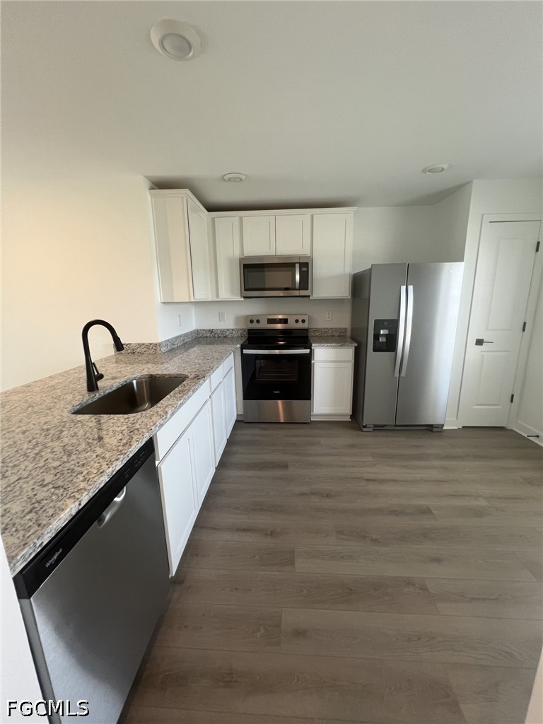 3 Bed SingleFamilyResidence for Sale in Mirror Lakes, photo 3