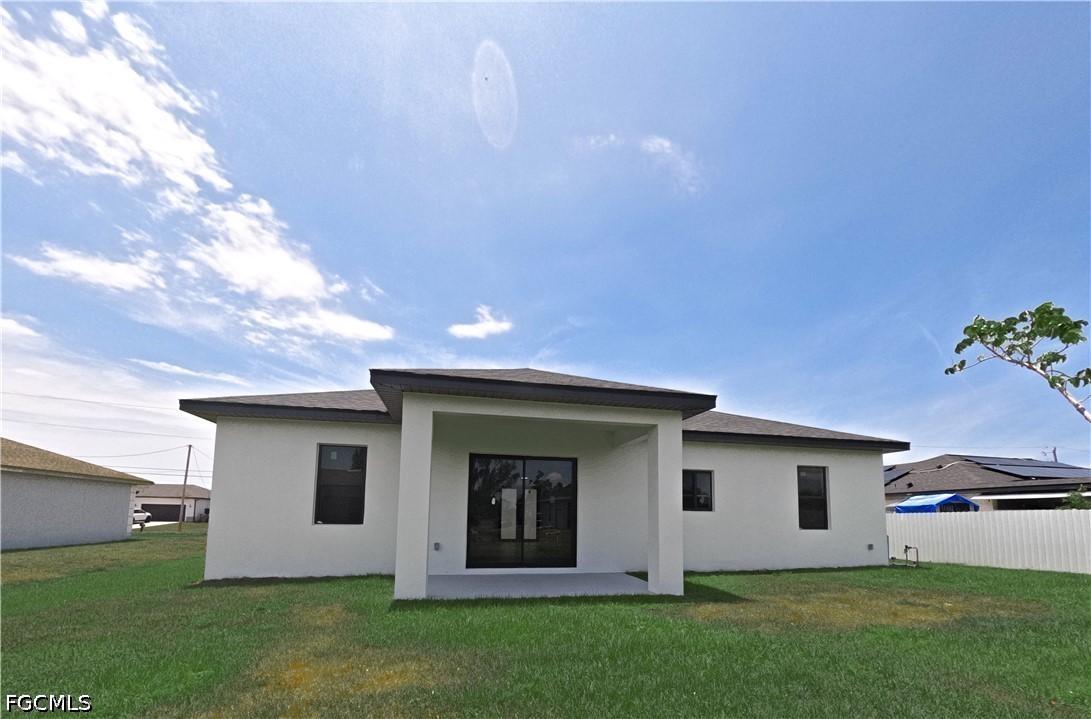 3 Bed SingleFamilyResidence for Sale in Cape Coral, photo 3