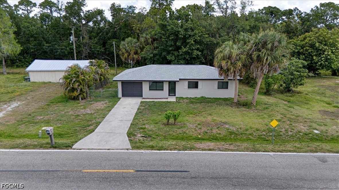 3 Bed SingleFamilyResidence for Sale in Fort Myers, photo 3