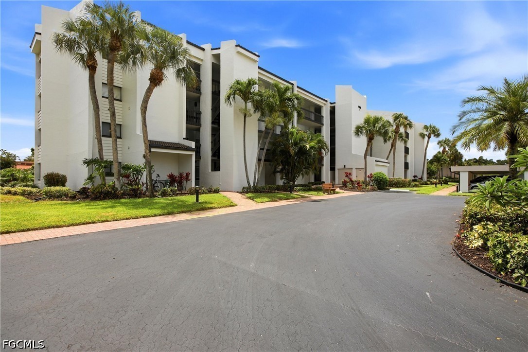 3 Bed Waterfront Home for Sale in Fort Myers, photo 3