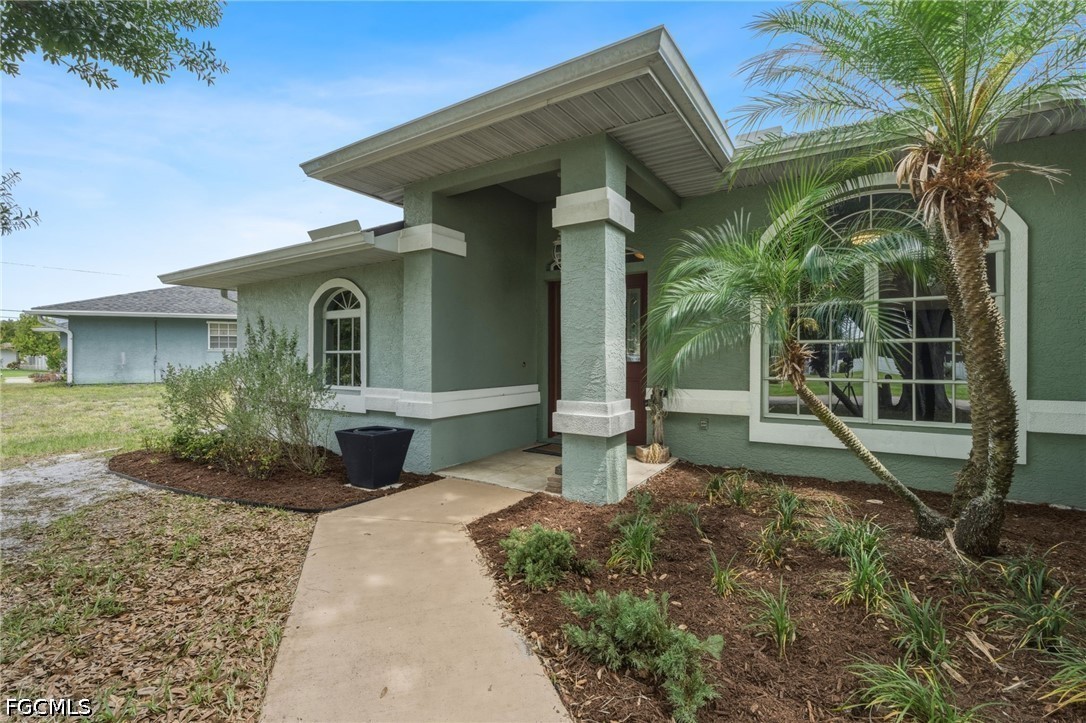 3 Bed SingleFamilyResidence for Sale in Port Charlotte, FL — photo 3
