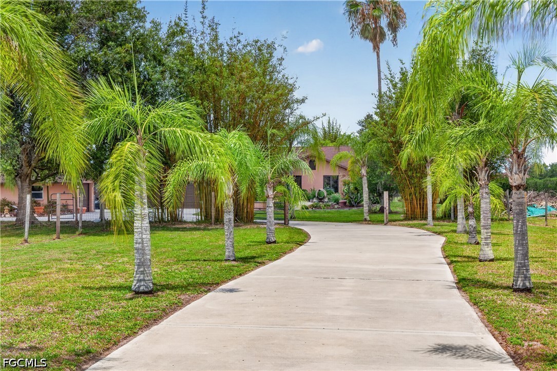 3 Bed Pool Home for Sale in Fort Myers, photo 3