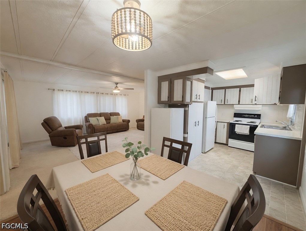 2 Bed ManufacturedHome for Sale in North Fort Myers, photo 3