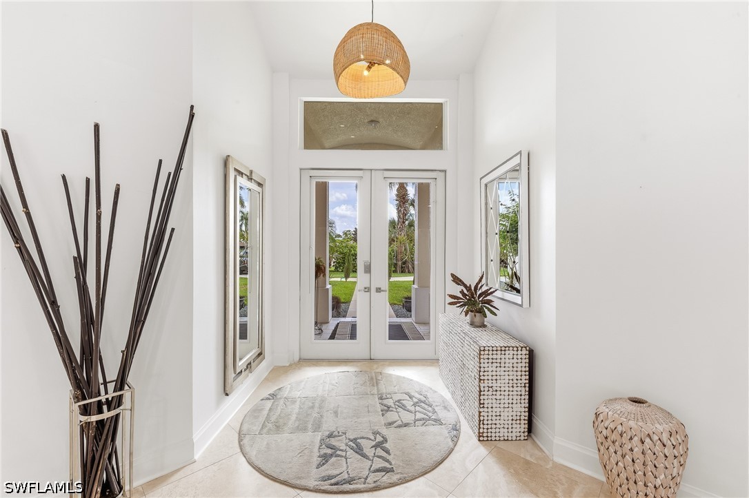 3 Bed Pool Home for Sale in Naples, photo 3