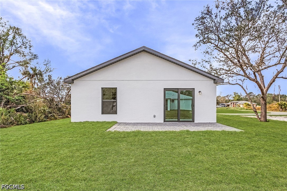 3 Bed SingleFamilyResidence for Sale in Mirror Lakes, FL — photo 3