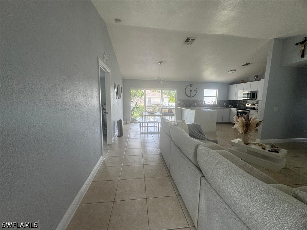 3 Bed SingleFamilyResidence for Sale in Lehigh Acres, photo 3
