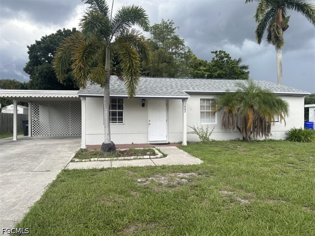 3 Bed SingleFamilyResidence for Sale in Fort Myers, photo 3