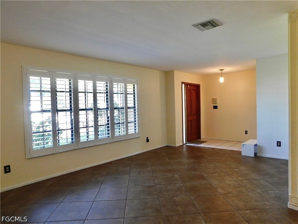 3 Bed Pool Home for Sale in Calusa Woods, photo 3