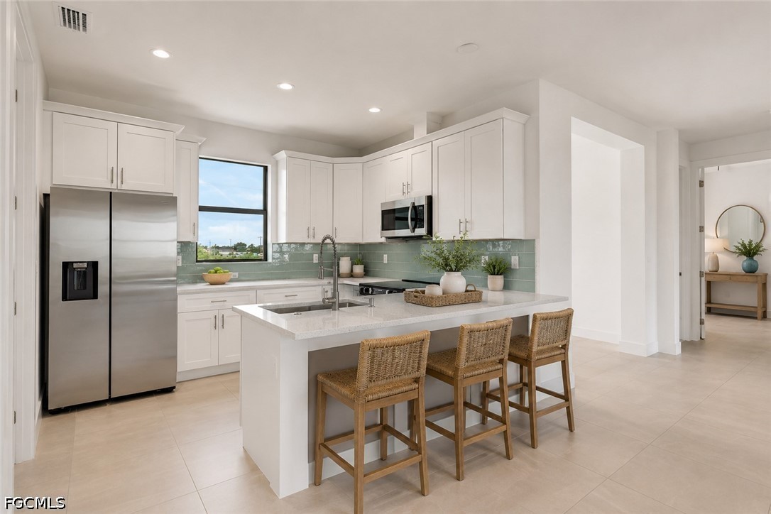 3 Bed SingleFamilyResidence for Sale in Cape Coral, photo 3
