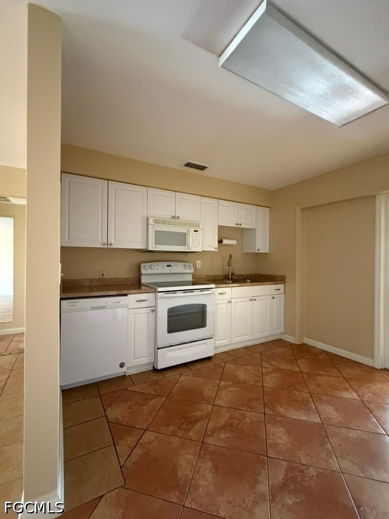 2 Bed Waterfront Home for Sale in Cape Coral, FL, $1,775 — photo 3