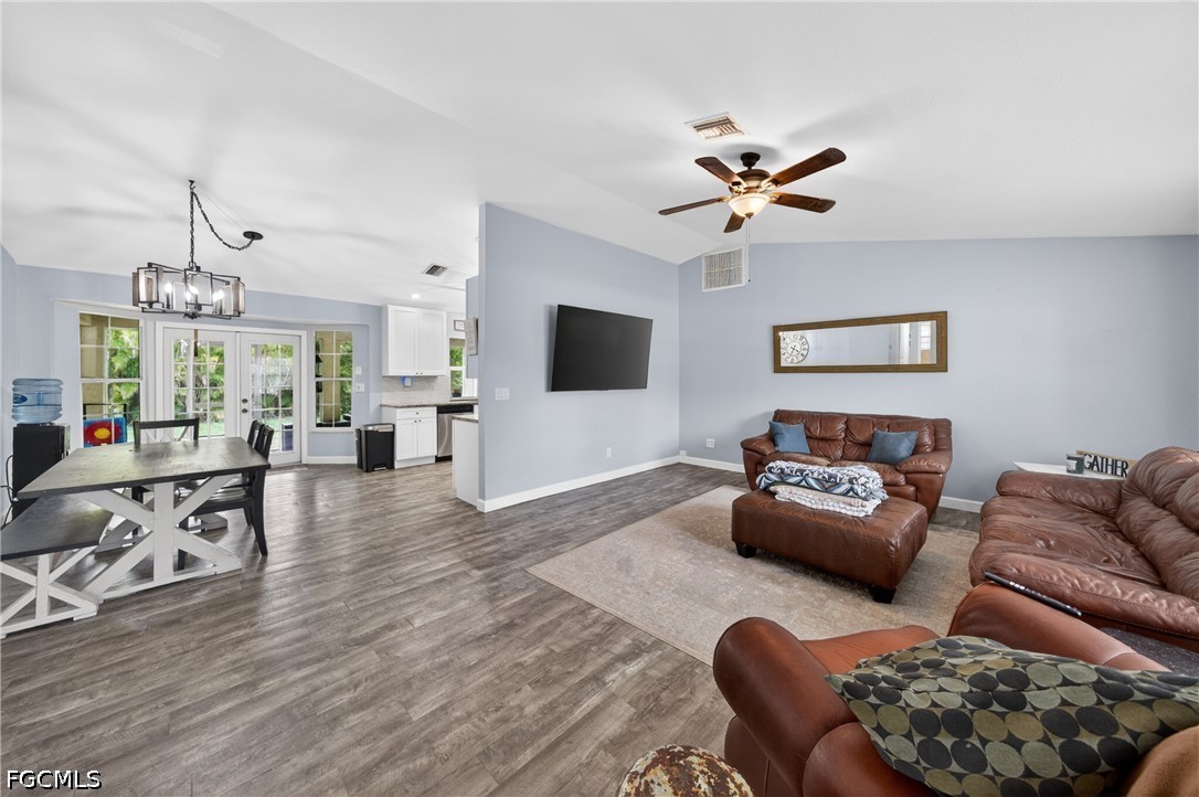 3 Bed SingleFamilyResidence for Sale in Acreage, photo 3