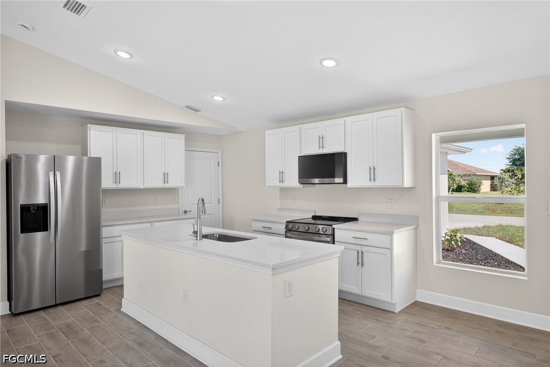 3 Bed SingleFamilyResidence for Sale in Cape Coral, photo 3