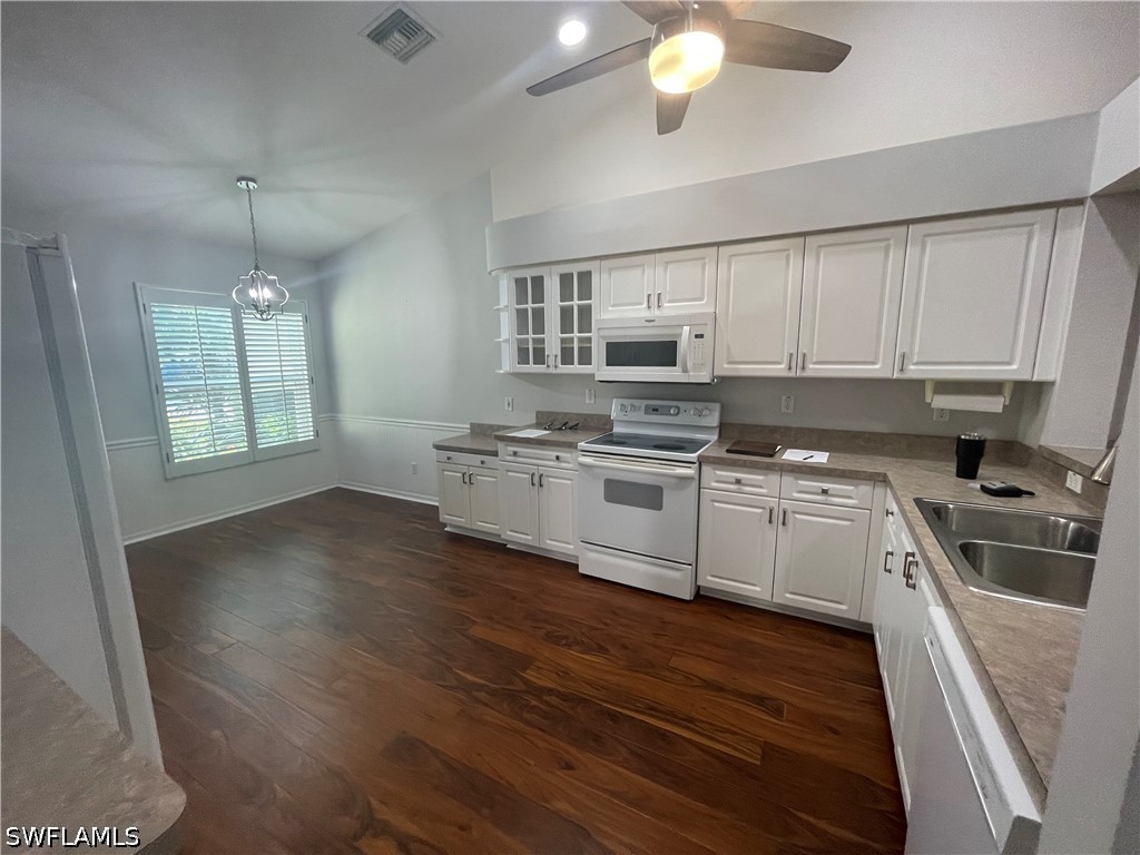 3 Bed Attached for Sale in Naples, photo 3