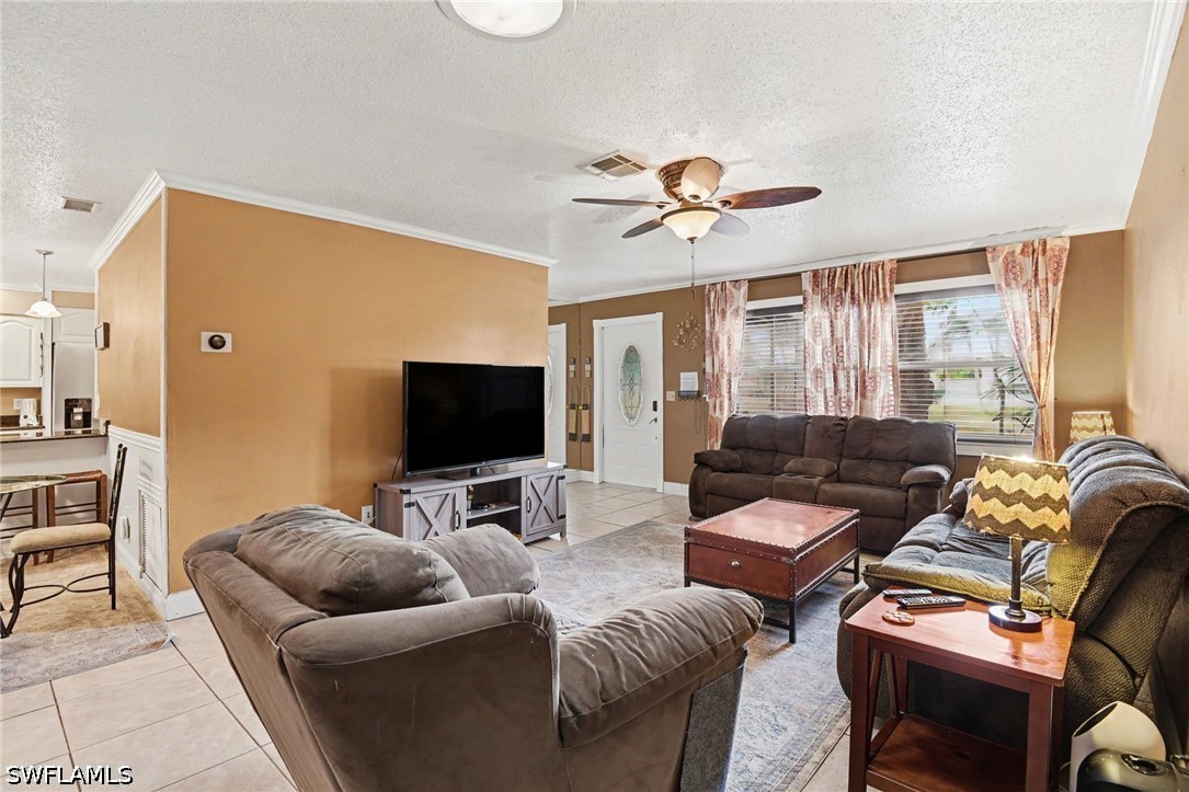 3 Bed SingleFamilyResidence for Sale in Fort Myers, photo 3