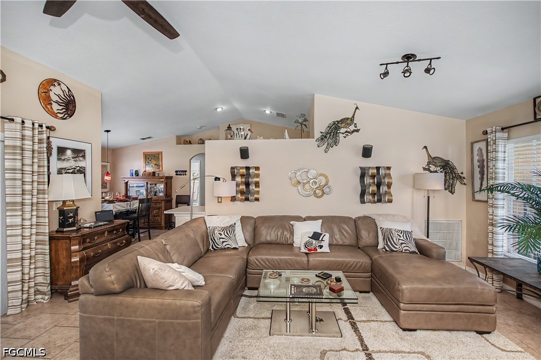 3 Bed SingleFamilyResidence for Sale in Cape Coral, photo 3