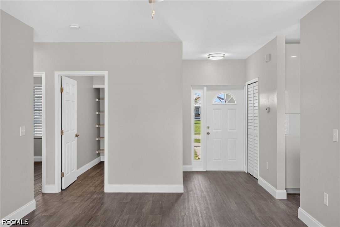 3 Bed SingleFamilyResidence for Sale in Lehigh Acres, photo 3