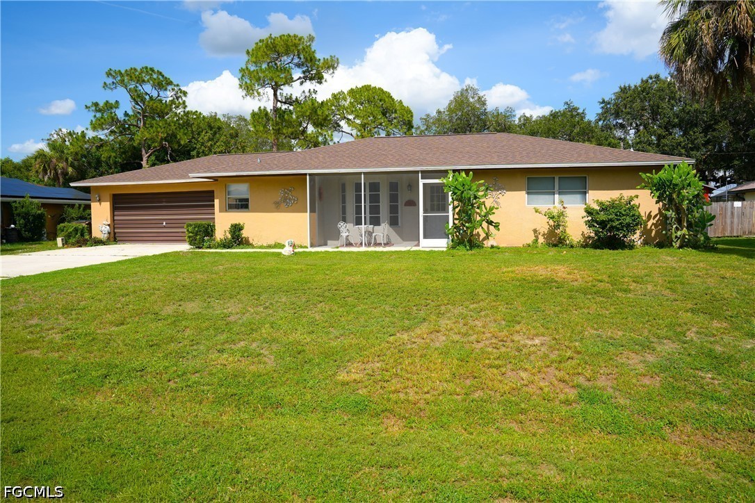 2 Bed SingleFamilyResidence for Sale in Lehigh Acres, photo 3