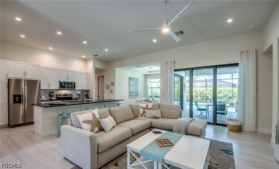 3 Bed Pool Home for Sale in Cape Coral, photo 3