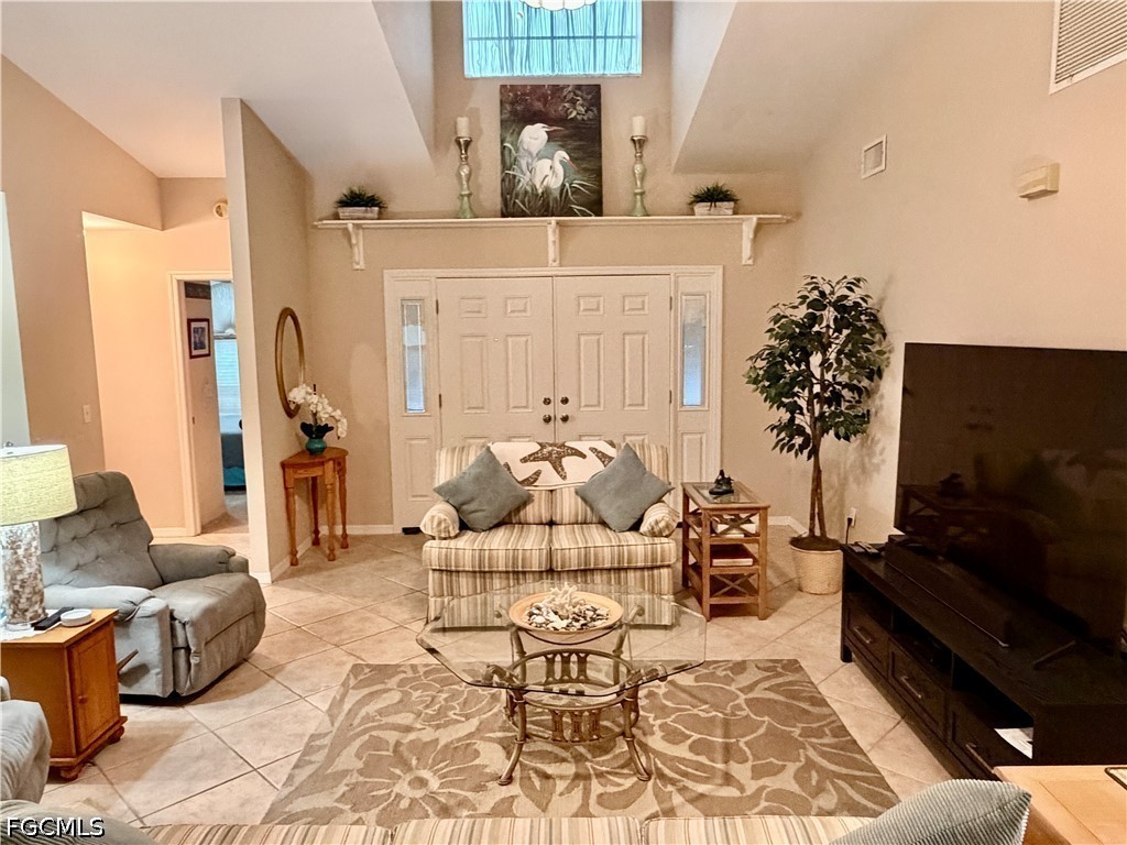 2 Bed SingleFamilyResidence for Sale in North Fort Myers, photo 3