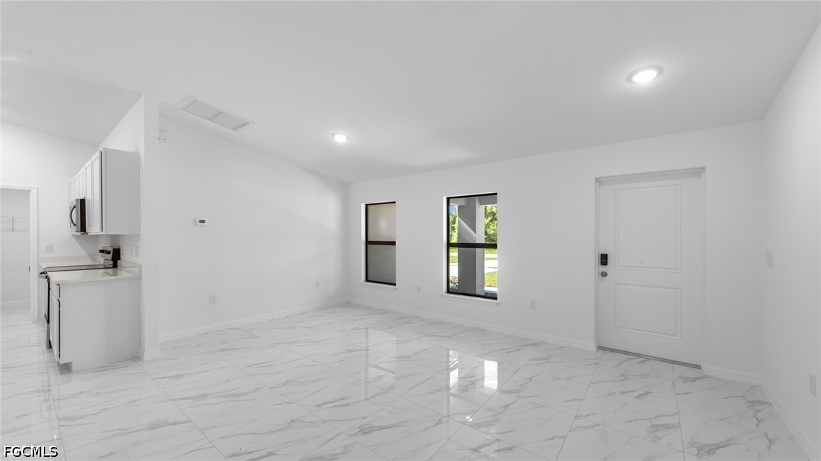 4 Bed SingleFamilyResidence for Sale in Lehigh Acres, photo 3