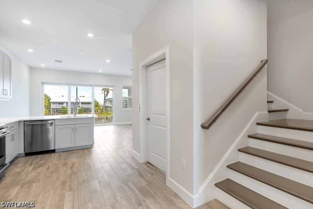 4 Bed Waterfront Home for Sale in Seahaven, photo 3