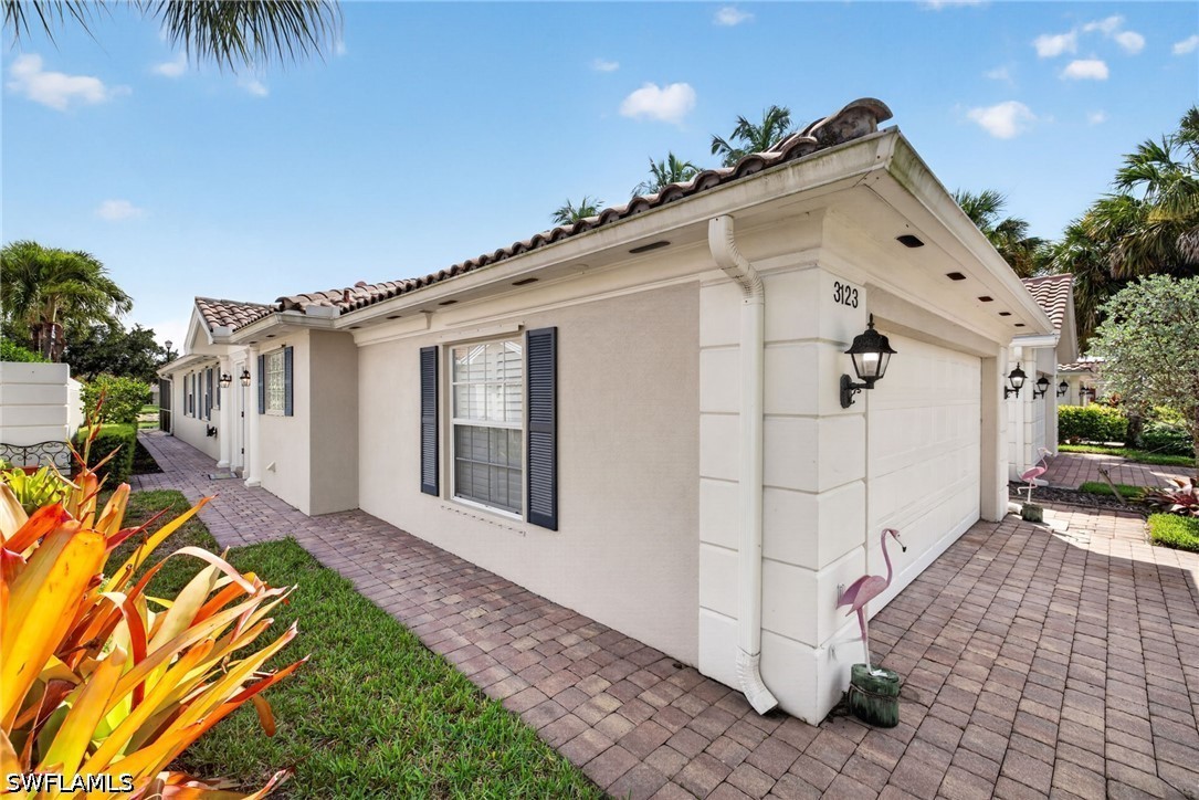2 Bed Waterfront Home for Sale in Island Walk, photo 3