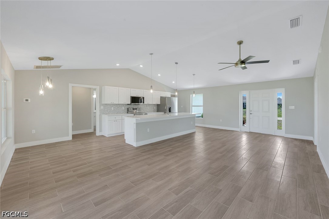 4 Bed SingleFamilyResidence for Sale in Cape Coral, photo 3