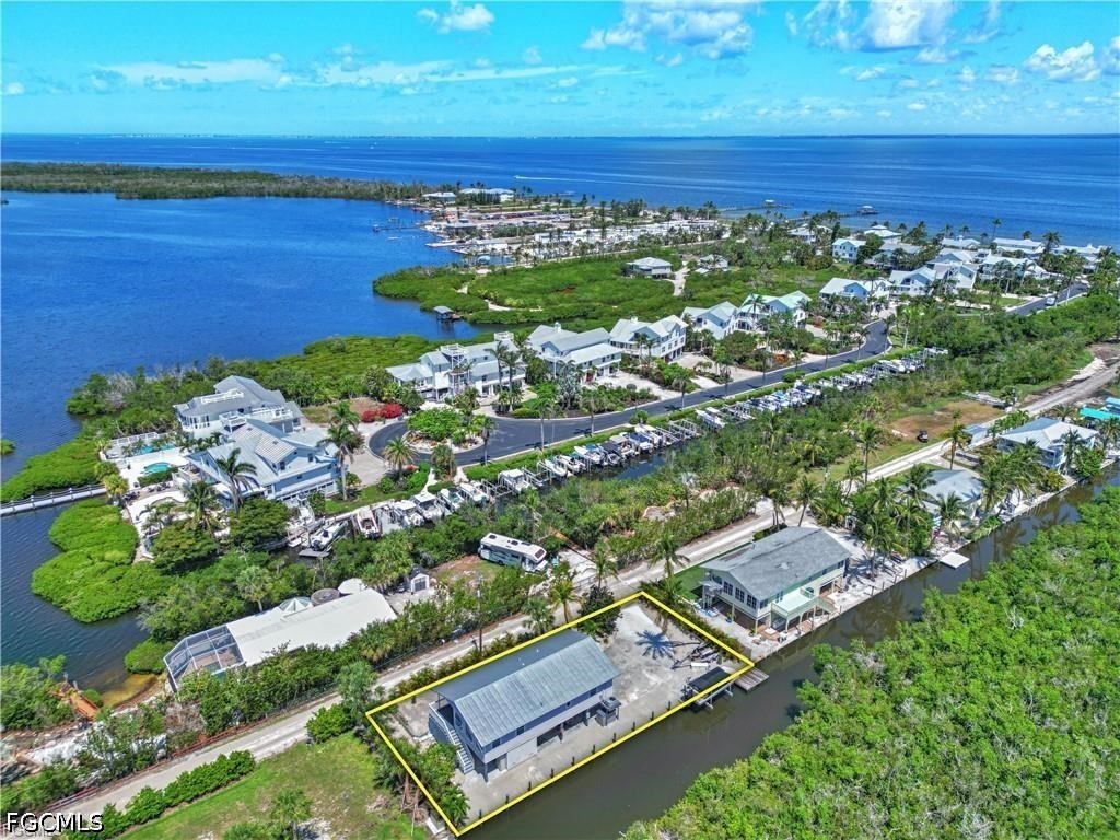 3 Bed Waterfront Home for Sale in Bokeelia, photo 3