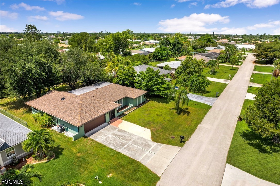 3 Bed SingleFamilyResidence for Sale in Cape Coral, photo 3