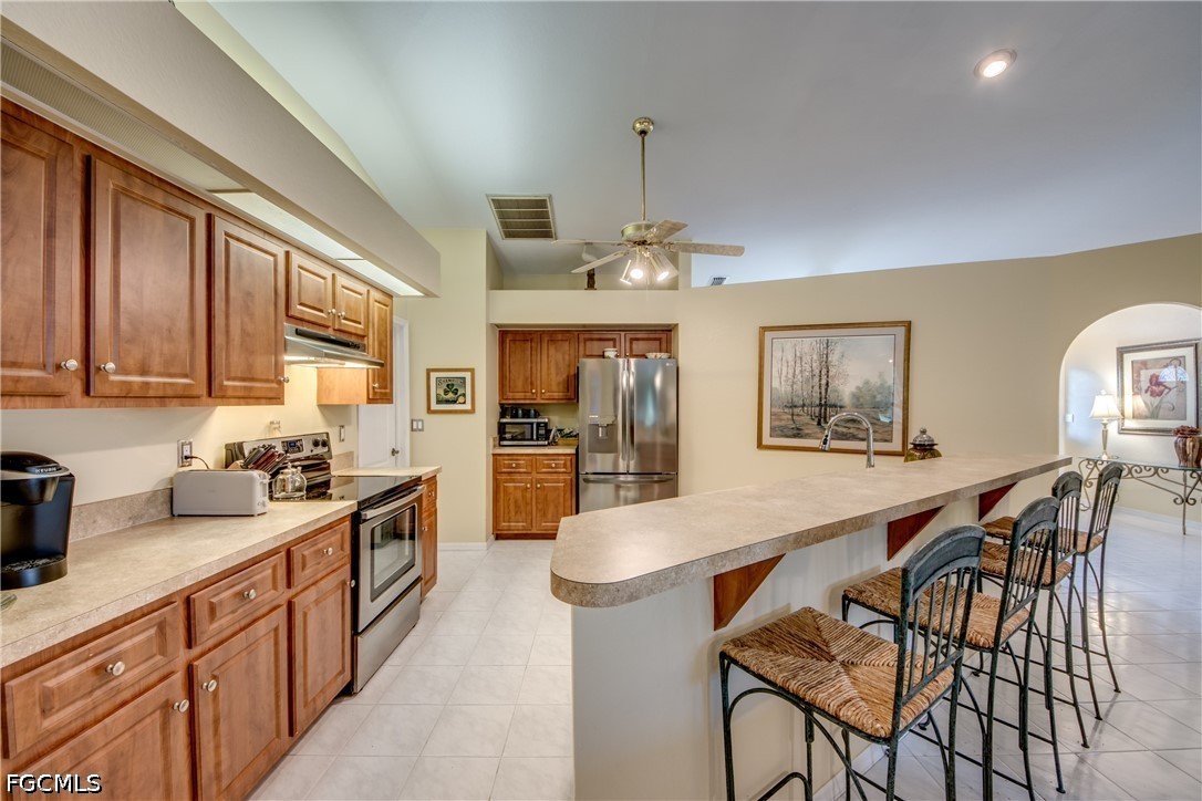 3 Bed SingleFamilyResidence for Sale in Cape Coral, photo 3