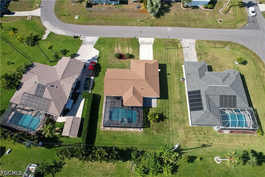 3 Bed Pool Home for Sale in Cape Coral, photo 3
