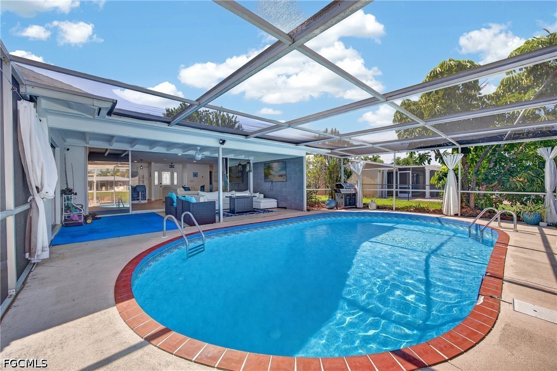 3 Bed Pool Home for Sale in Cape Coral, photo 3