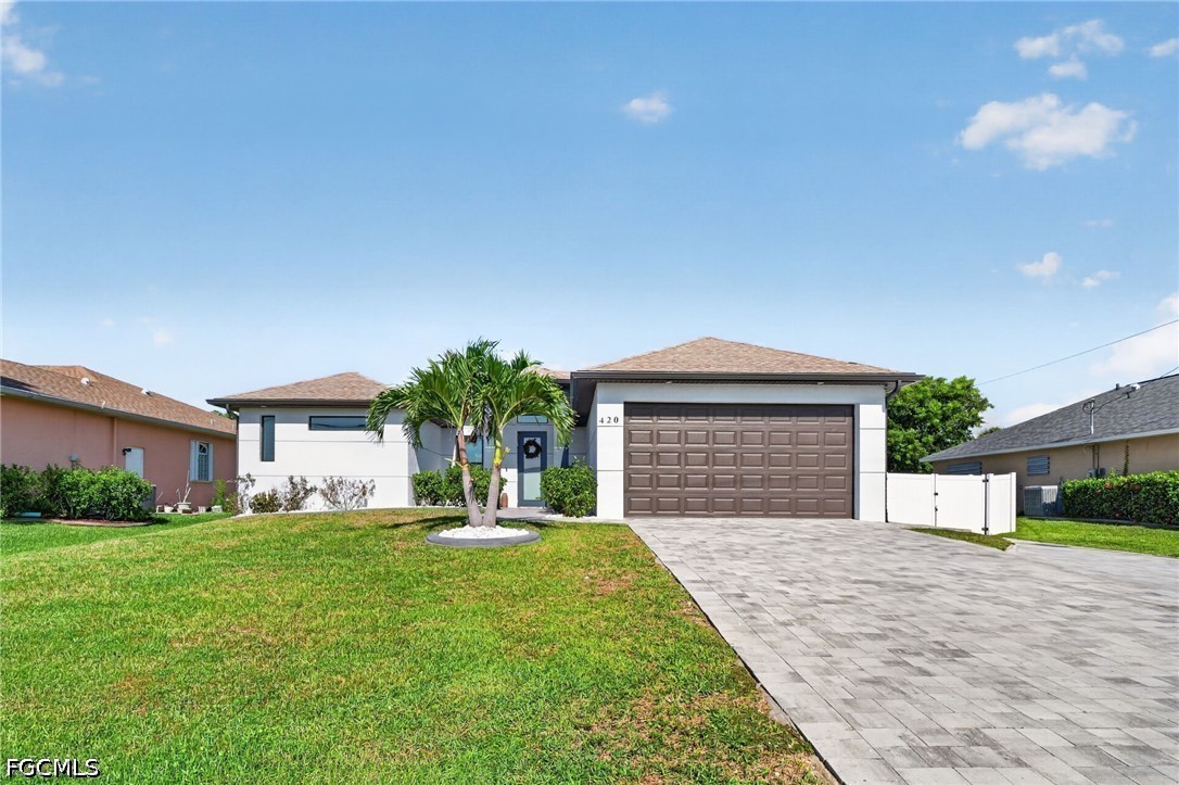 3 Bed Pool Home for Sale in Cape Coral, photo 3