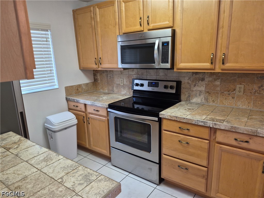 2 Bed Waterfront Home for Sale in Cape Coral, photo 3