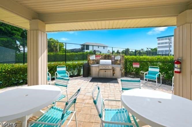 2 Bed Condominium for Sale in Sea View Club, FL, $600,000 — photo 3