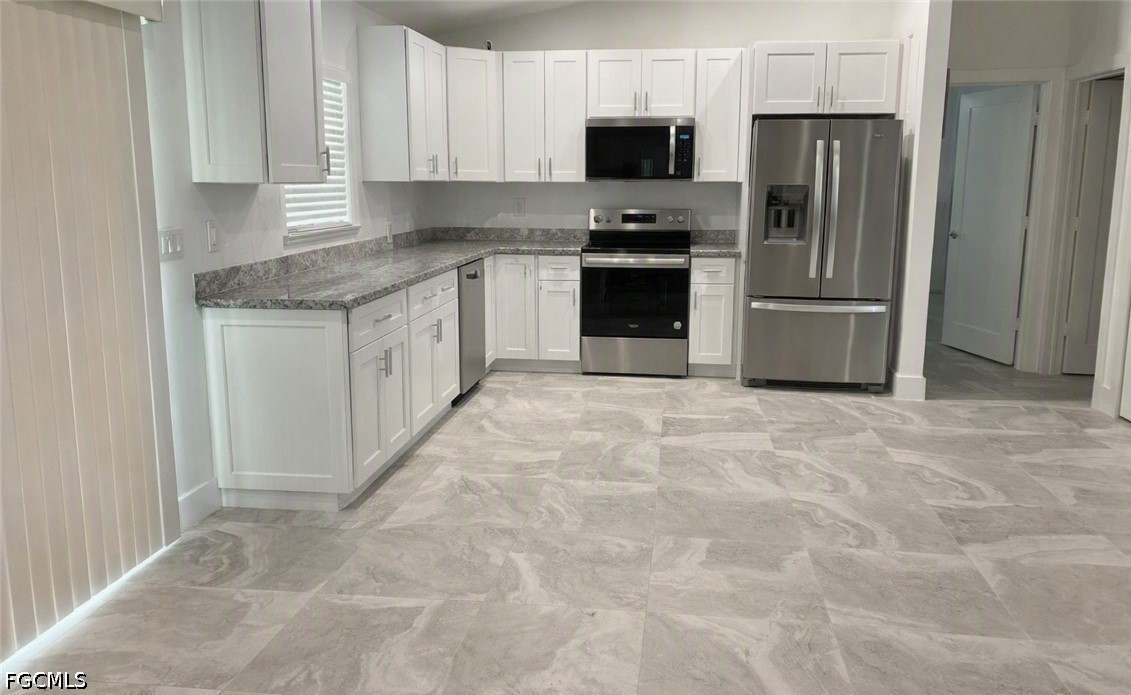 4 Bed SingleFamilyResidence for Sale in Cape Coral, photo 3
