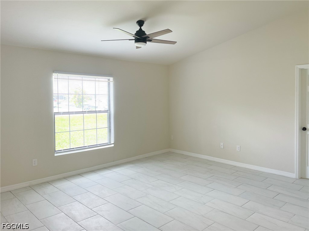3 Bed SingleFamilyResidence for Sale in Cape Coral, photo 3