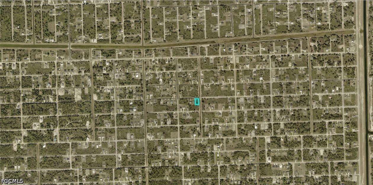 Waterfront Home for Sale in Lehigh Acres, photo 3
