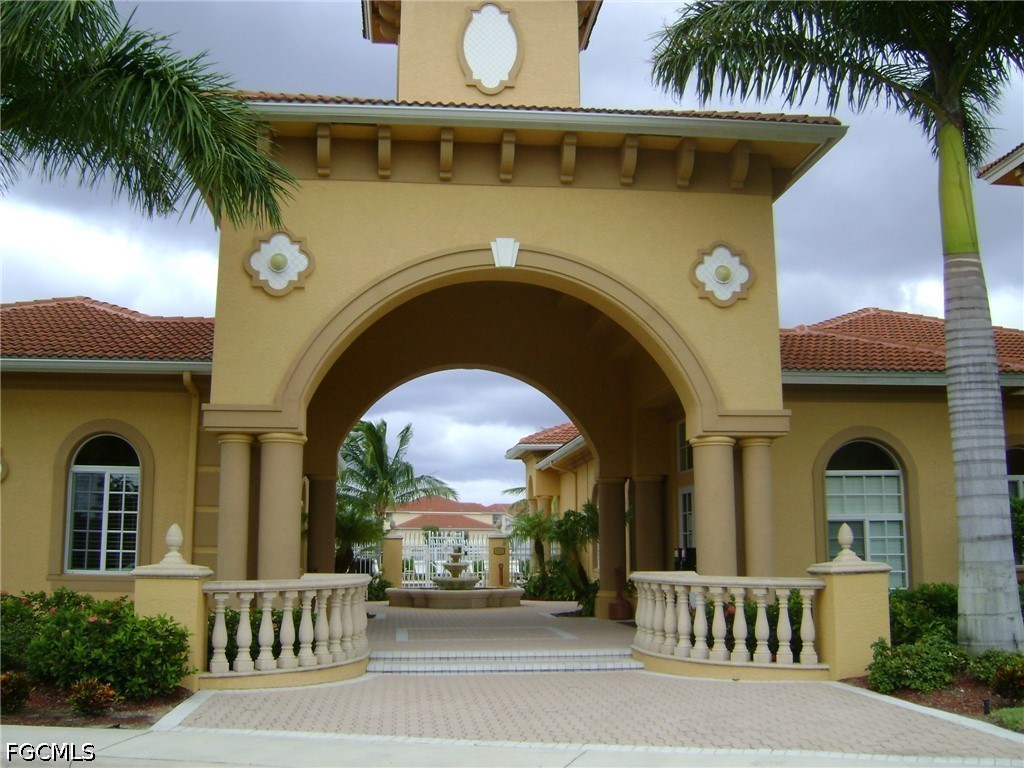 2 Bed Condominium for Sale in Fort Myers, FL — photo 3