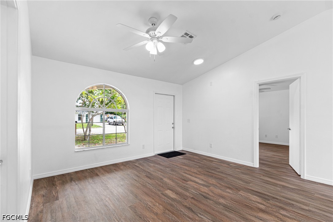 3 Bed SingleFamilyResidence for Sale in Fort Myers, FL — photo 3