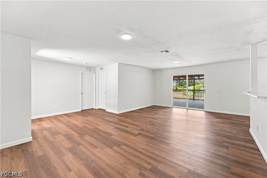 5 Bed SingleFamilyResidence for Sale in Lehigh Acres, photo 3